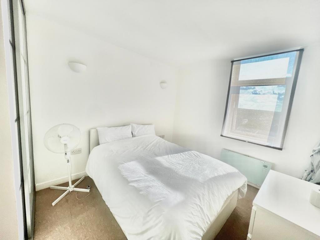Beautiful 1 Bedroom Stylish Apartment Croydon Exterior photo