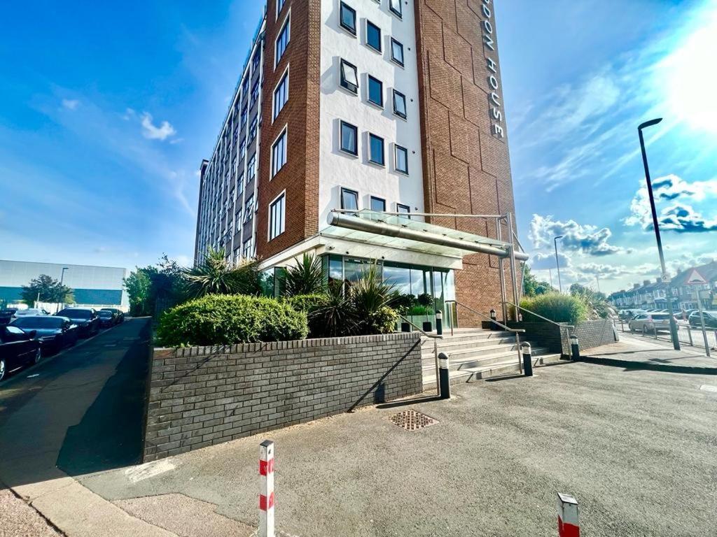 Beautiful 1 Bedroom Stylish Apartment Croydon Exterior photo